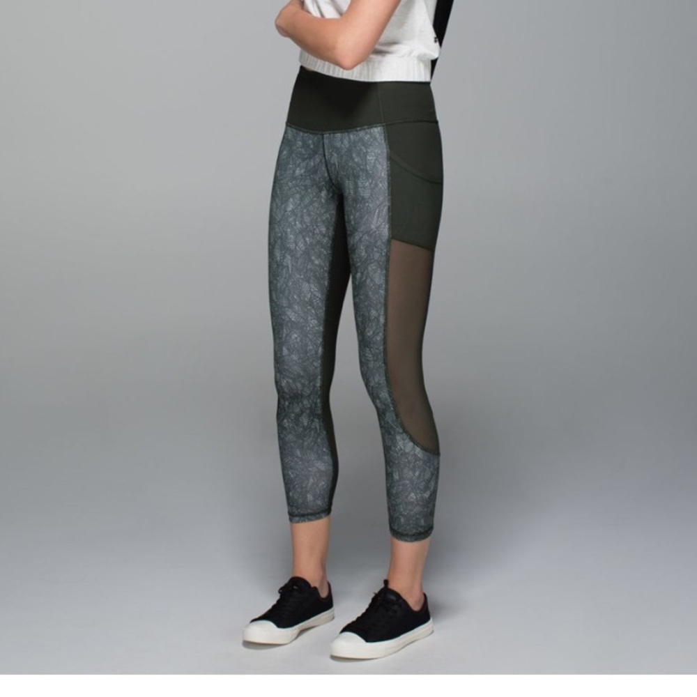 Lululemon Jazzy White Gator Green Leggings size 12